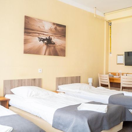 Hostel Krosnienska 12 Zielona Gora  Bagian luar foto