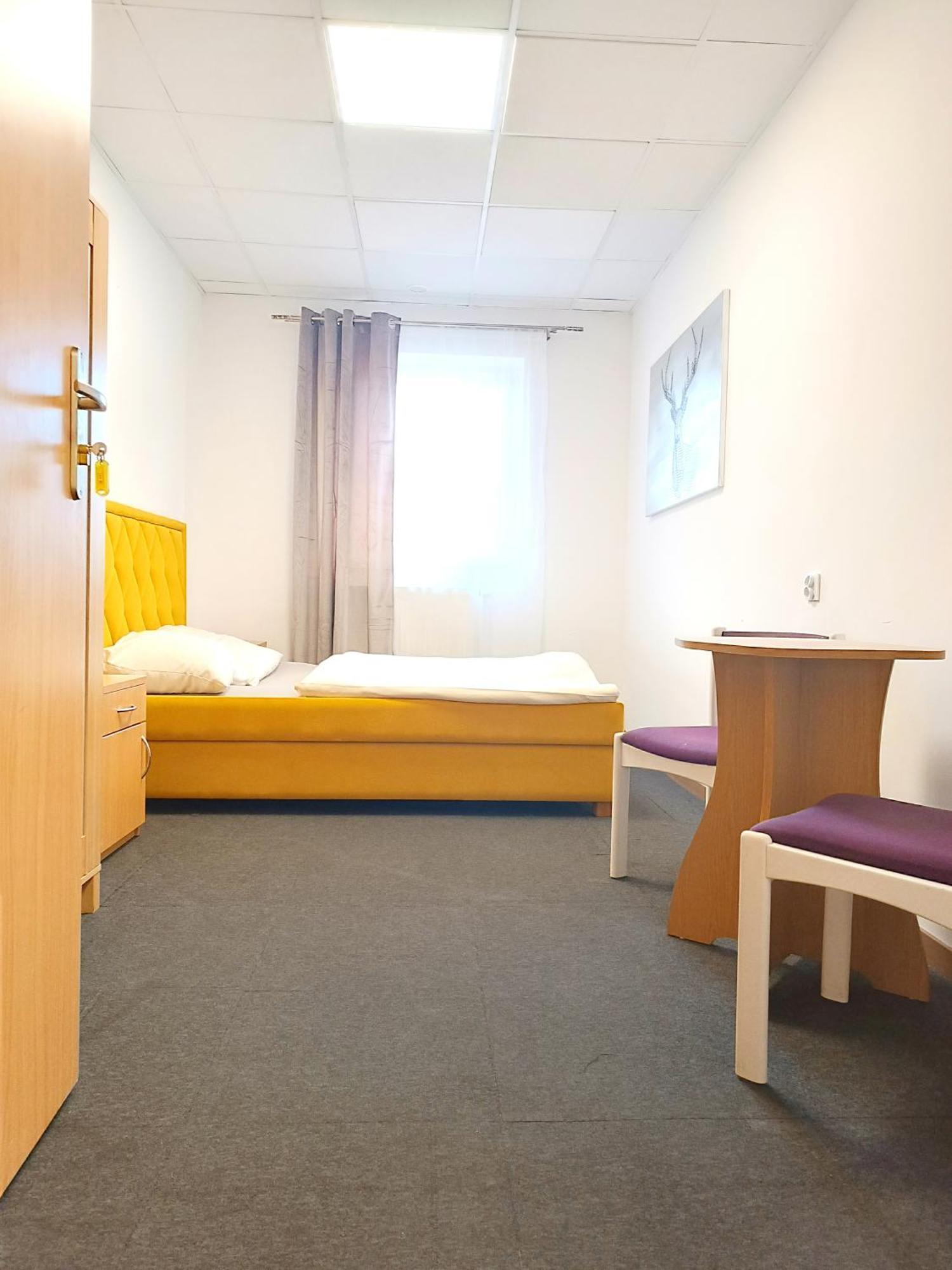 Hostel Krosnienska 12 Zielona Gora  Bagian luar foto