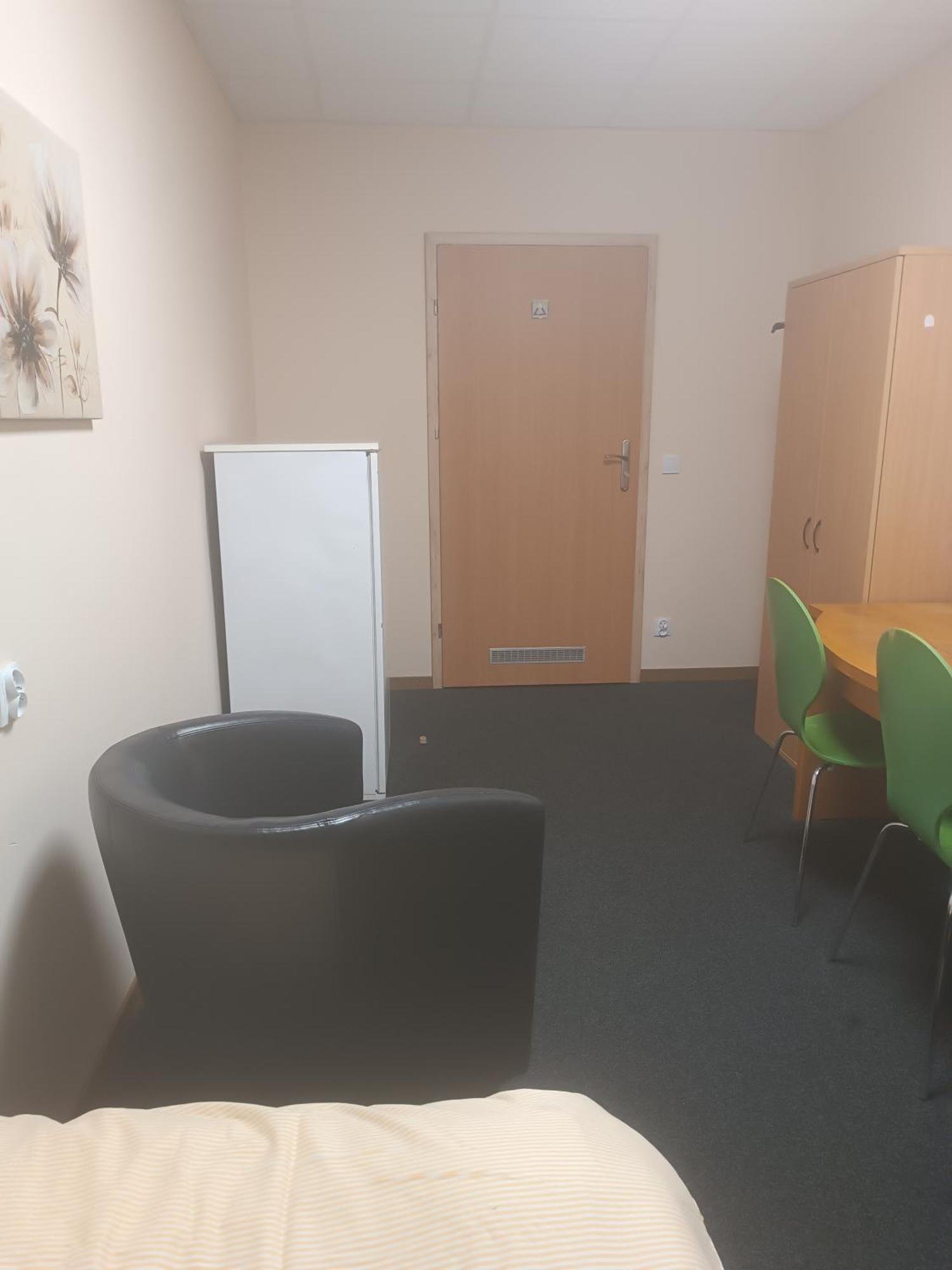 Hostel Krosnienska 12 Zielona Gora  Bagian luar foto
