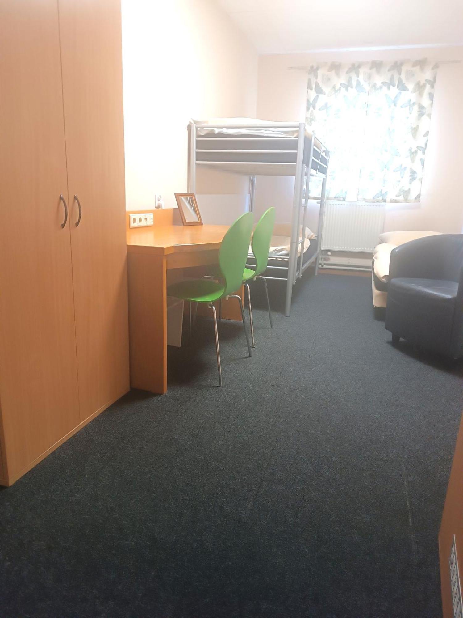 Hostel Krosnienska 12 Zielona Gora  Bagian luar foto