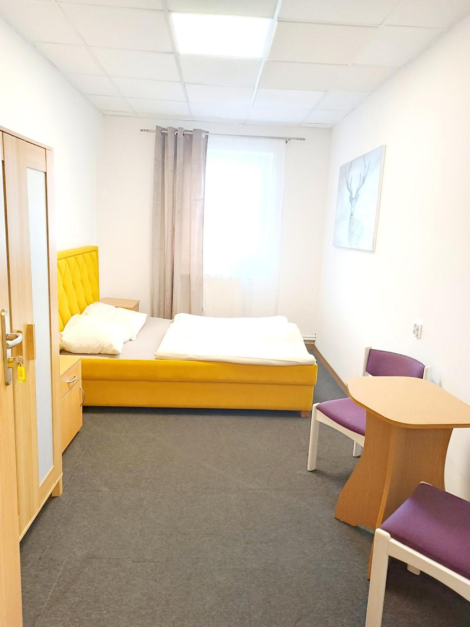 Hostel Krosnienska 12 Zielona Gora  Bagian luar foto