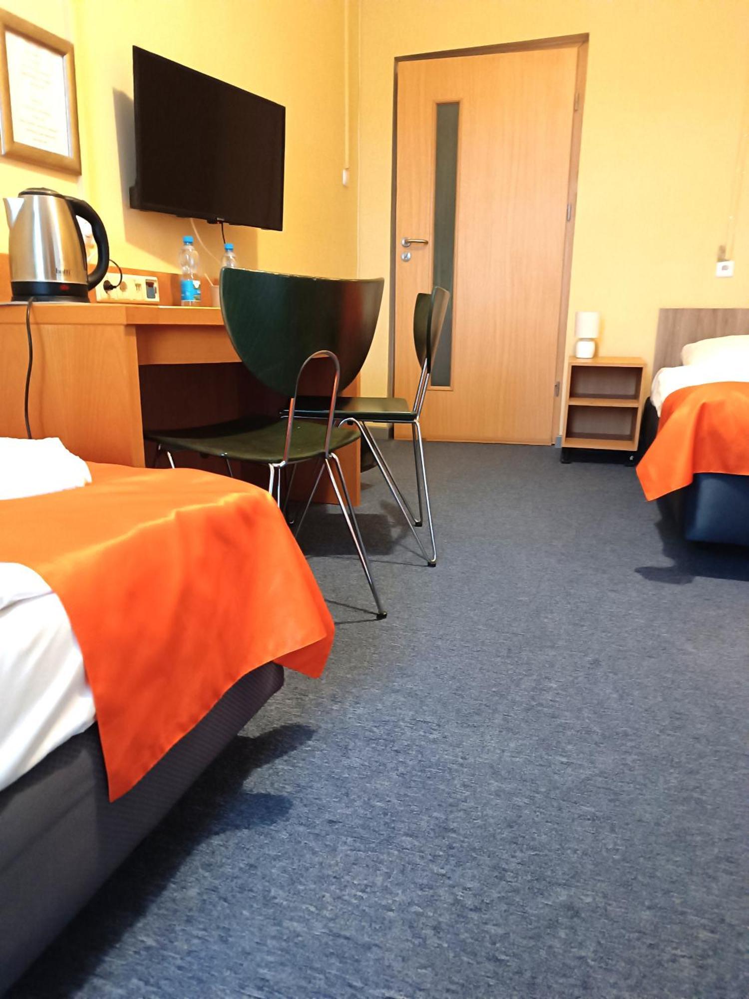 Hostel Krosnienska 12 Zielona Gora  Bagian luar foto