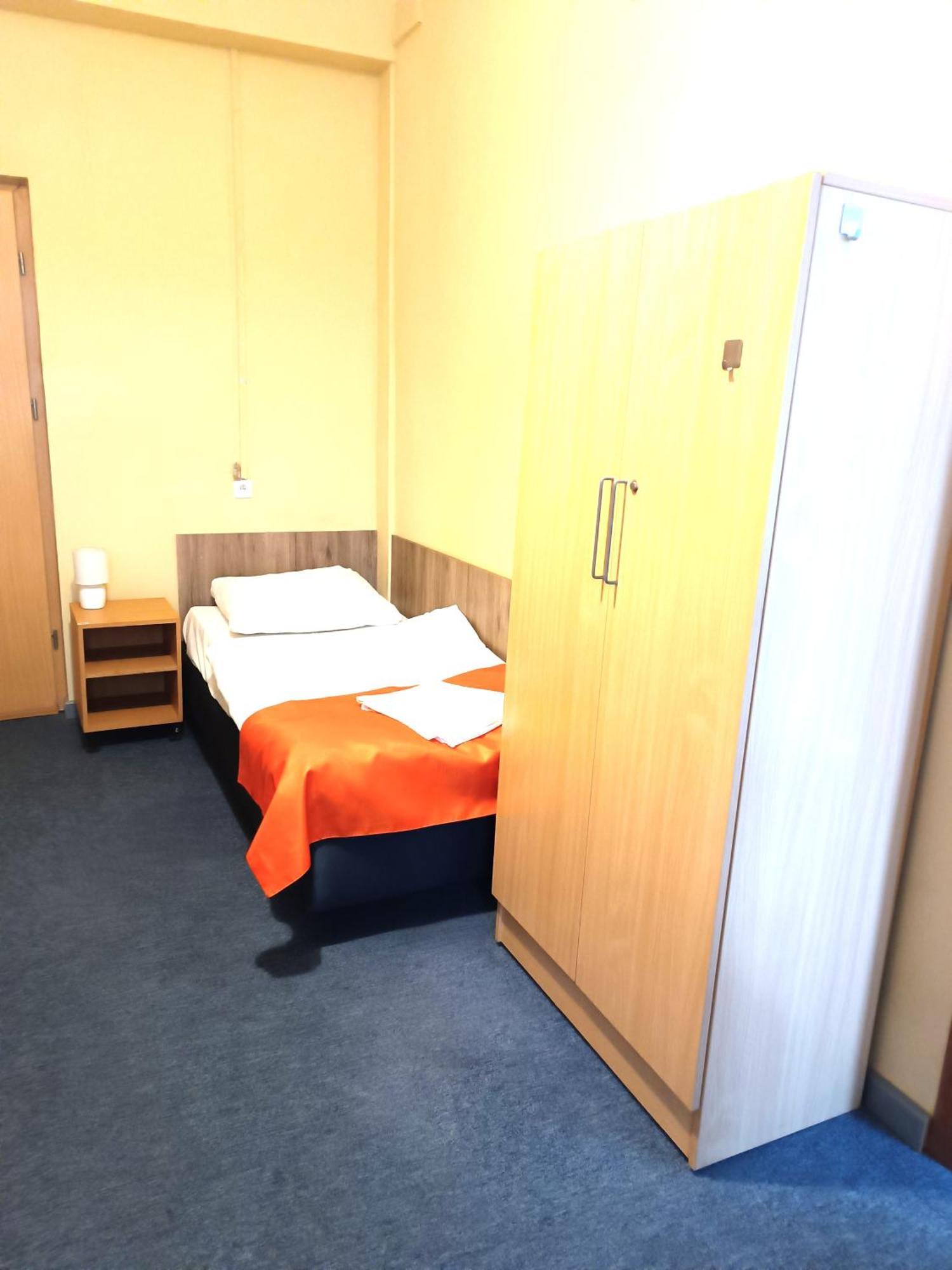 Hostel Krosnienska 12 Zielona Gora  Bagian luar foto