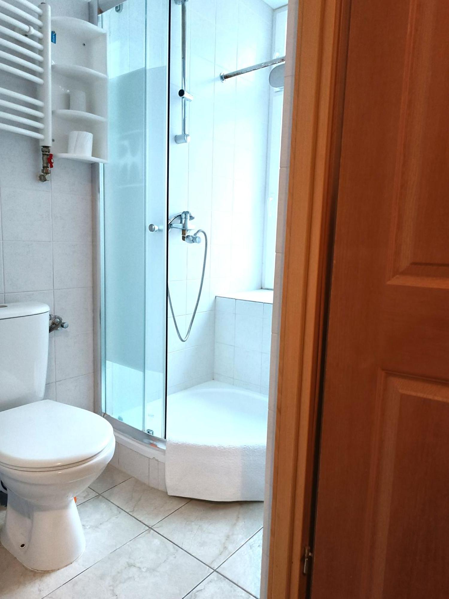 Hostel Krosnienska 12 Zielona Gora  Bagian luar foto