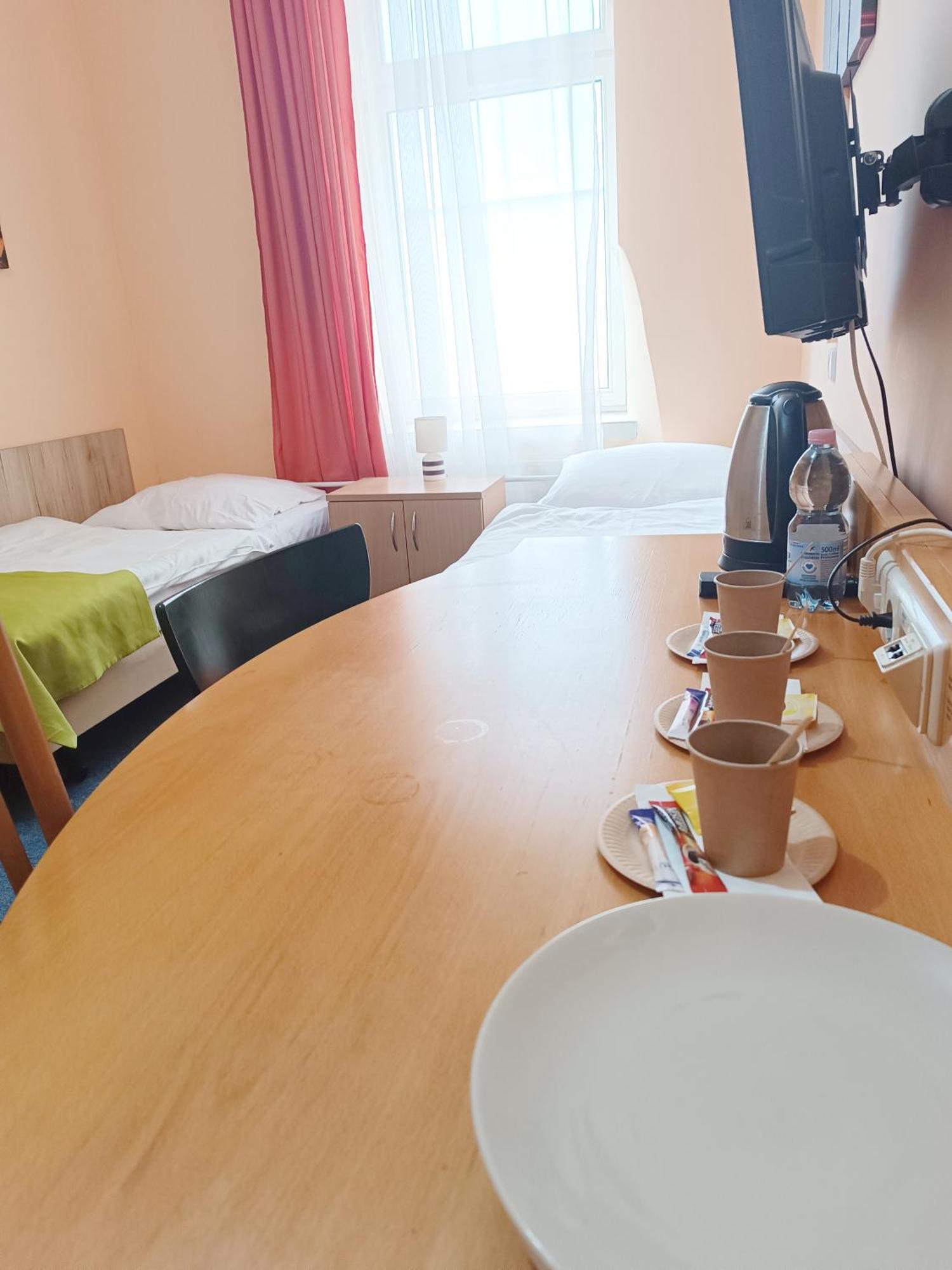 Hostel Krosnienska 12 Zielona Gora  Bagian luar foto
