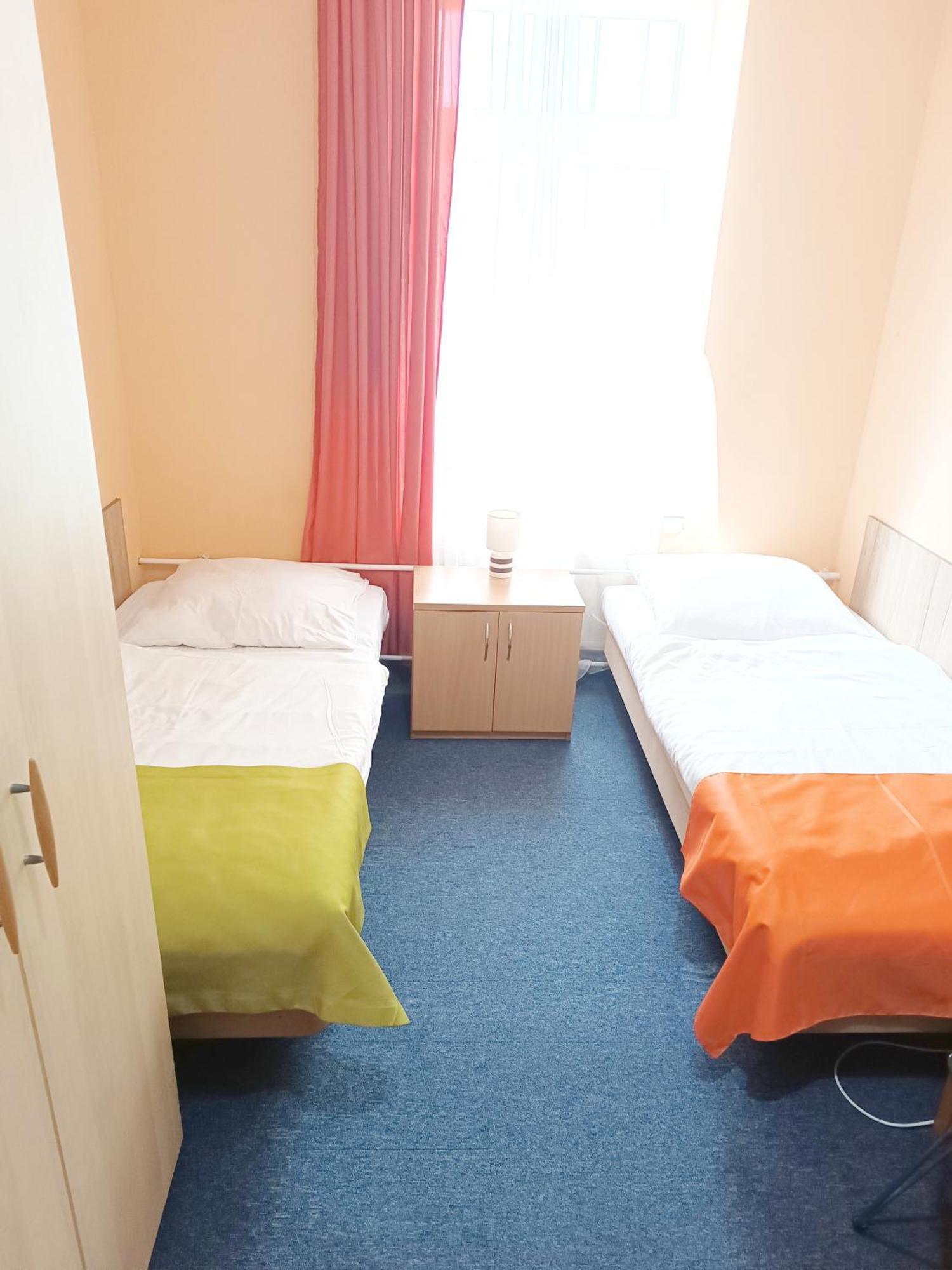Hostel Krosnienska 12 Zielona Gora  Bagian luar foto