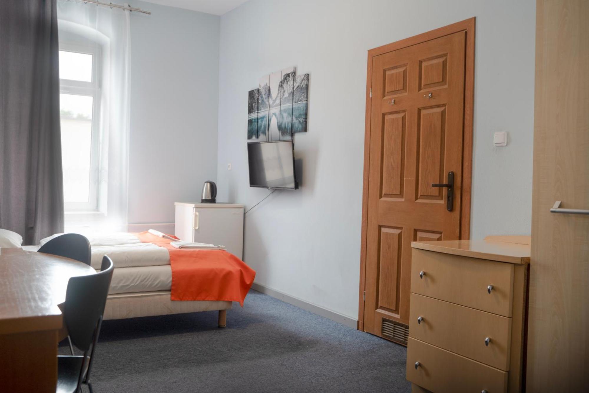Hostel Krosnienska 12 Zielona Gora  Bagian luar foto