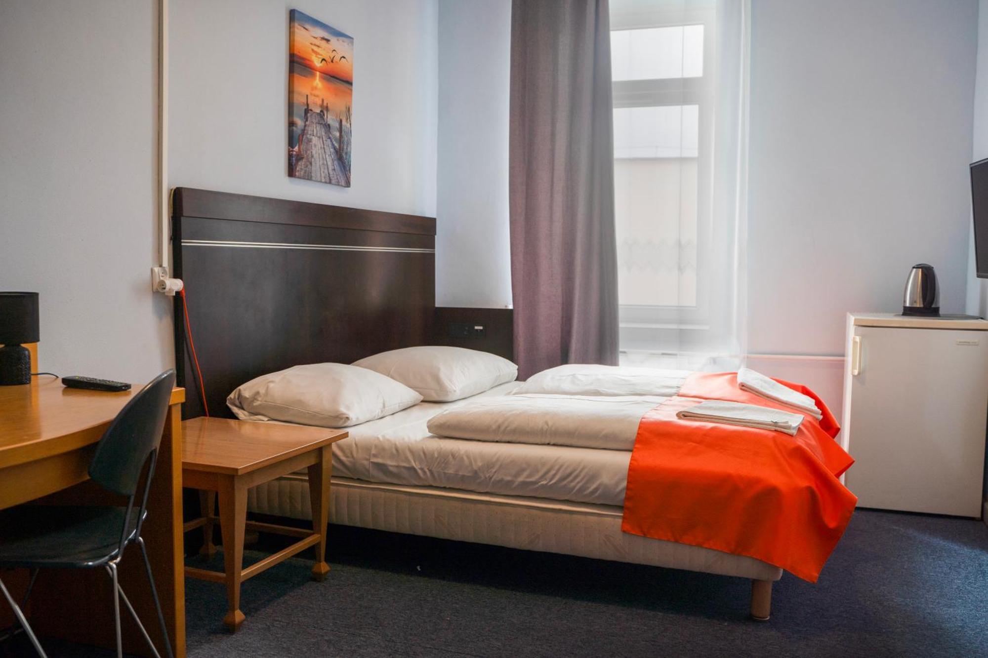 Hostel Krosnienska 12 Zielona Gora  Bagian luar foto