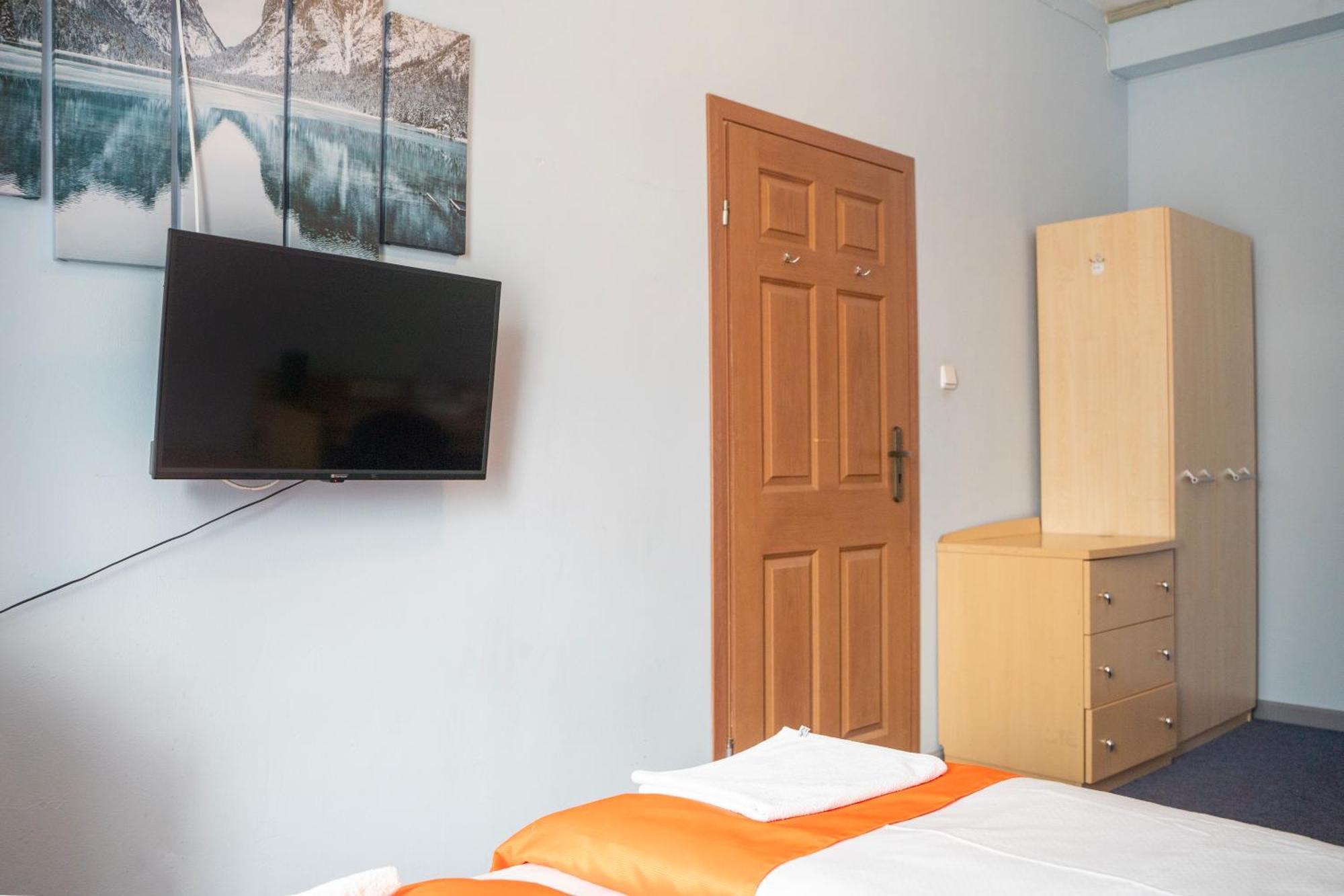 Hostel Krosnienska 12 Zielona Gora  Bagian luar foto
