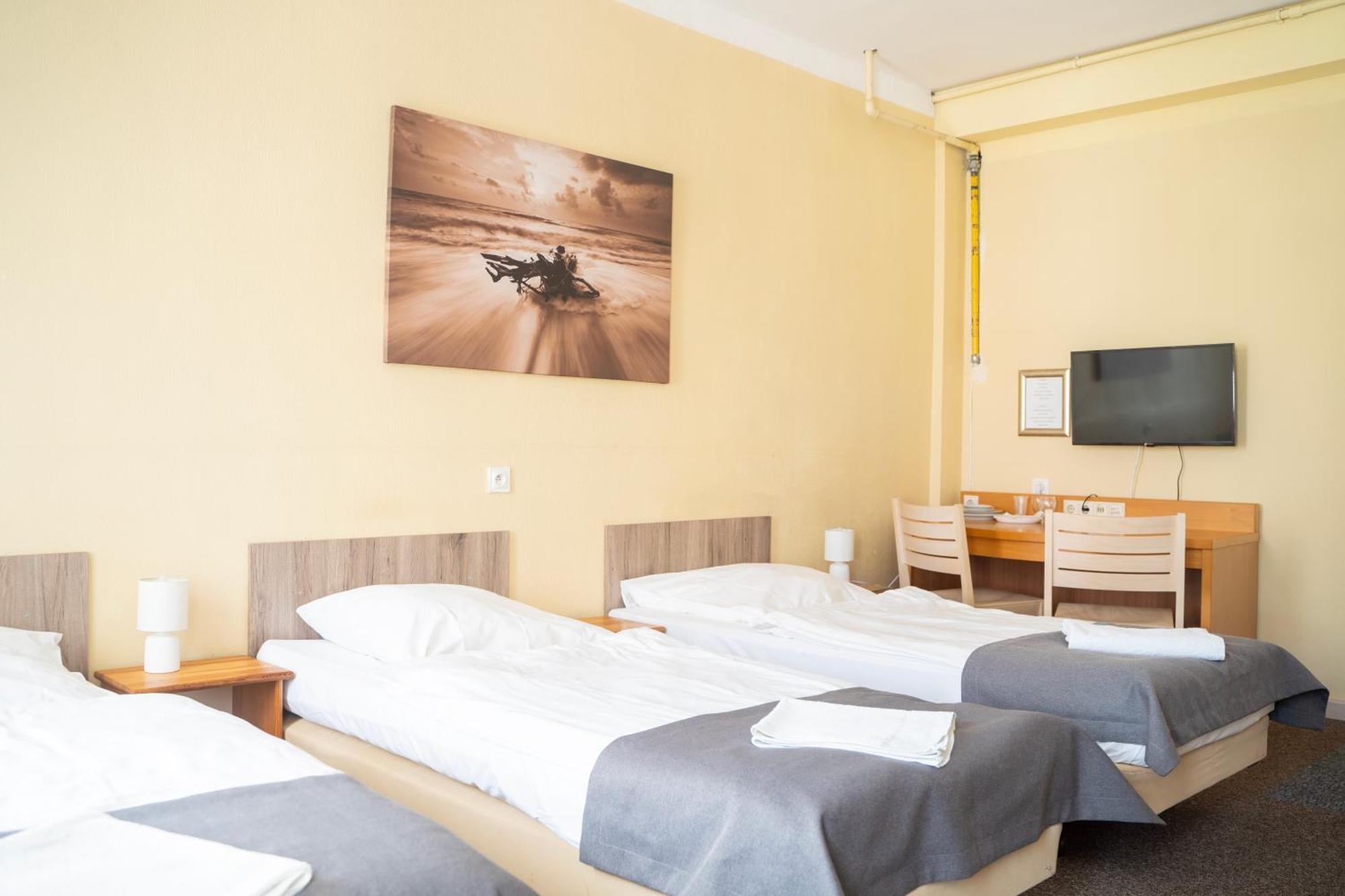 Hostel Krosnienska 12 Zielona Gora  Bagian luar foto