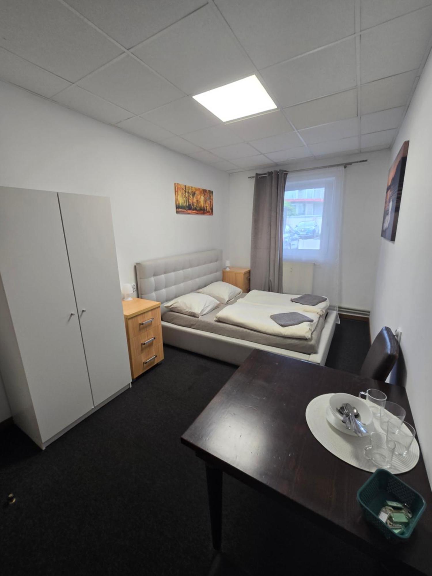 Hostel Krosnienska 12 Zielona Gora  Bagian luar foto