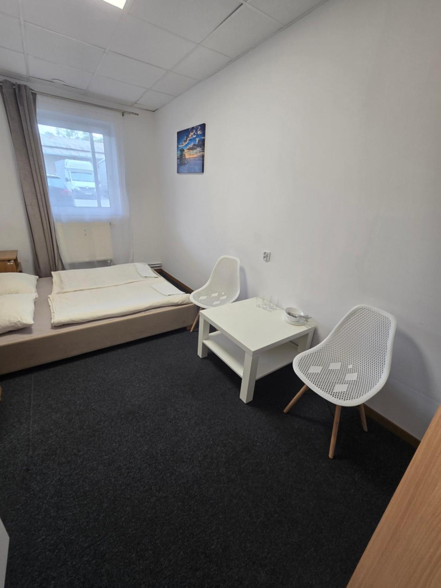 Hostel Krosnienska 12 Zielona Gora  Bagian luar foto