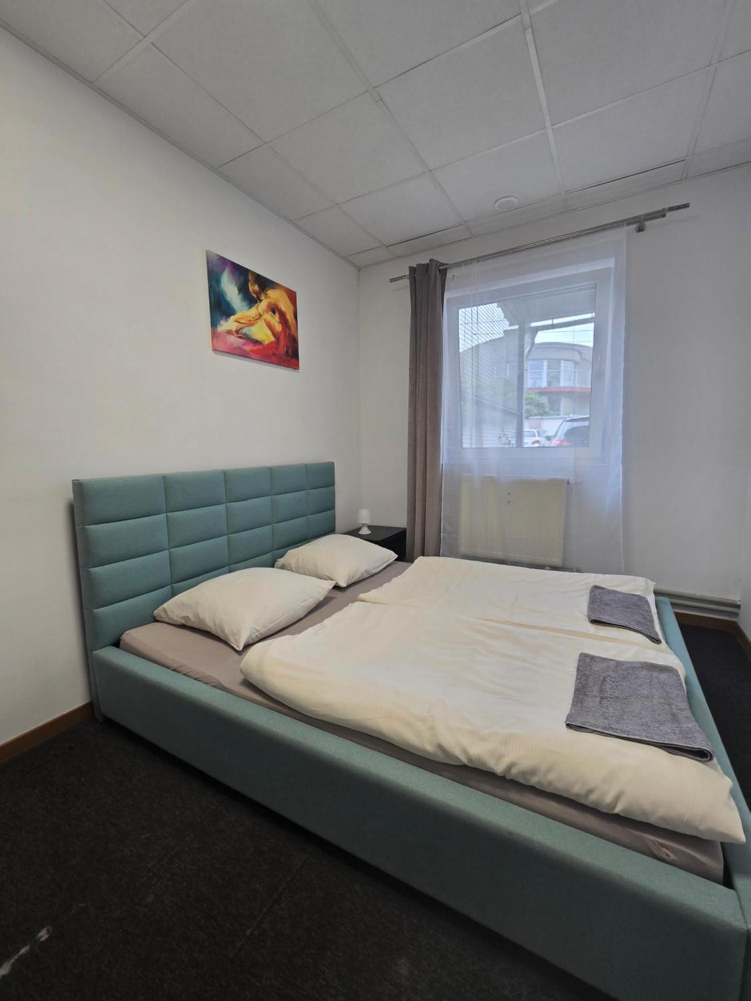 Hostel Krosnienska 12 Zielona Gora  Bagian luar foto