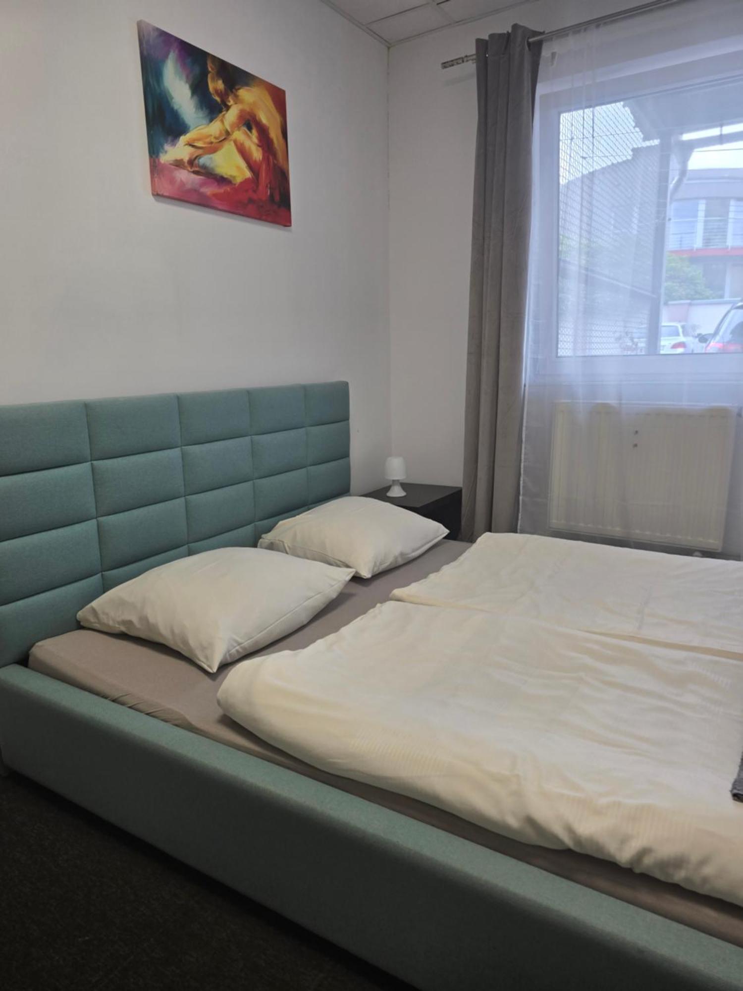 Hostel Krosnienska 12 Zielona Gora  Bagian luar foto