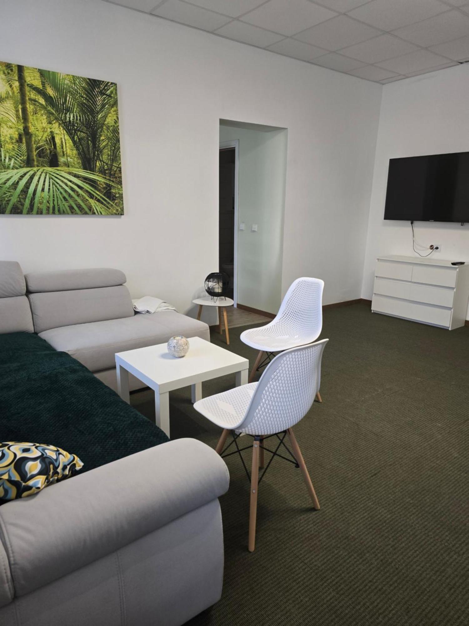 Hostel Krosnienska 12 Zielona Gora  Bagian luar foto