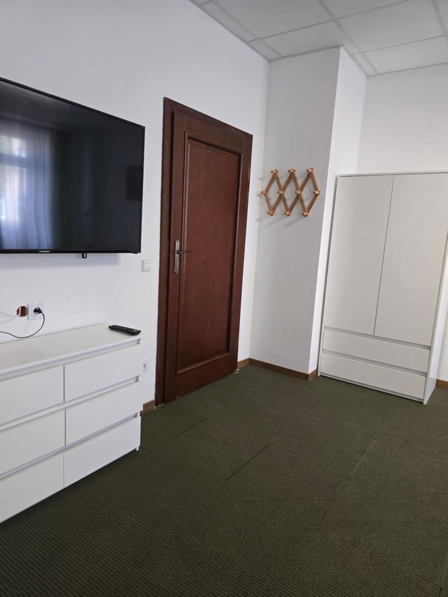 Hostel Krosnienska 12 Zielona Gora  Bagian luar foto