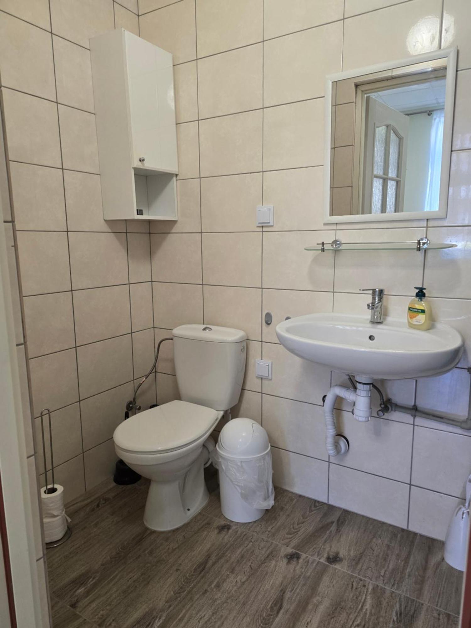 Hostel Krosnienska 12 Zielona Gora  Bagian luar foto